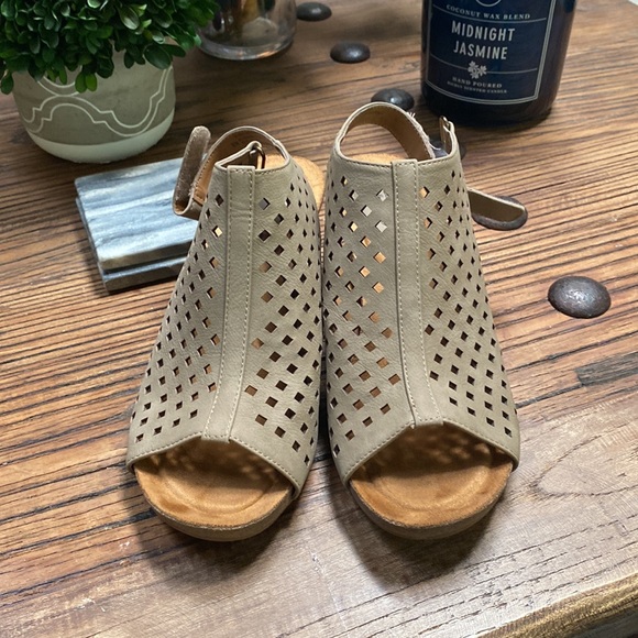 Cute wedge sandals - Picture 2 of 3